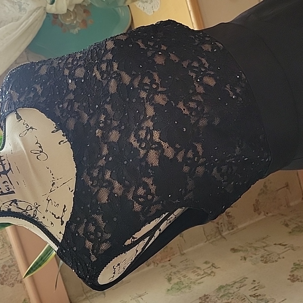 Gorgeous Formal Cocktail Dress - Picture 3 of 7